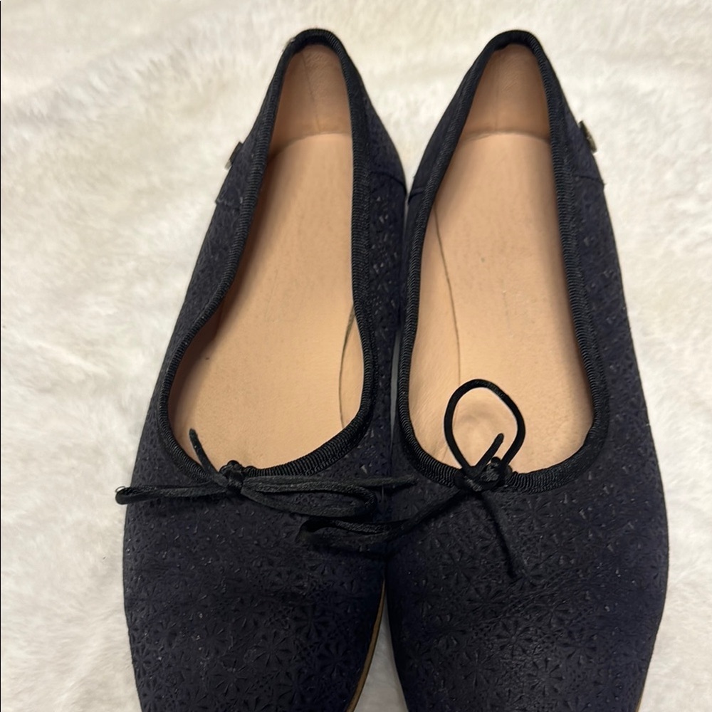 Black Flats with Bow Detail and Textured Fabric